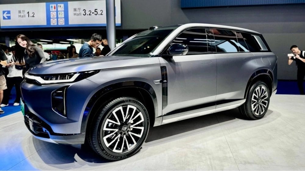 Trumpchi S7 Phev Hybrid Suv Charging With Advanced Technology.